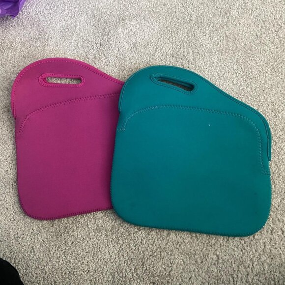 2 Lunchboxes - Picture 2 of 3